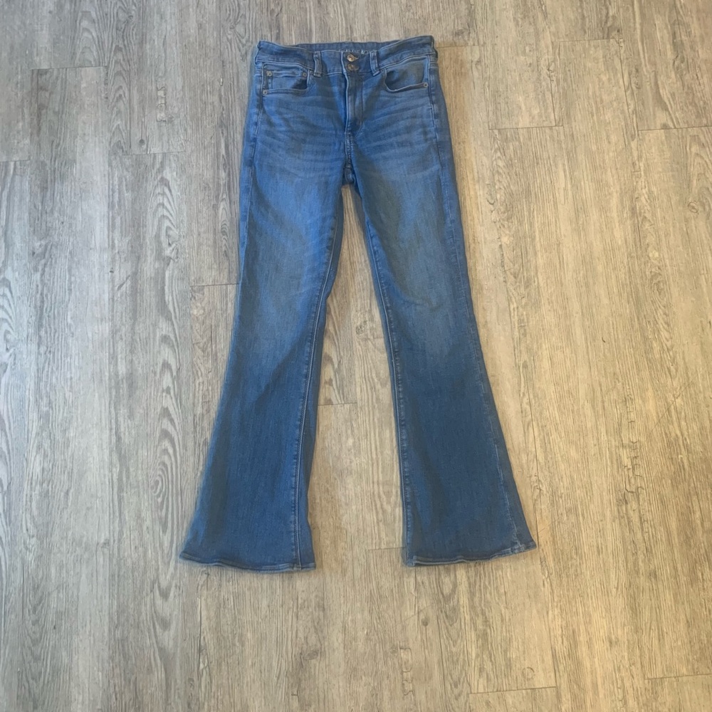 American Eagle Hi- Rise Artist Flare Jean Ne(x)t level stretch- Size 8 Regular